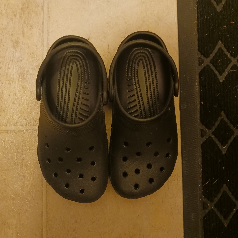 Black crocs - Picture 2 of 3